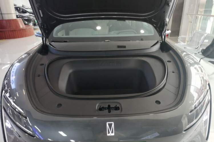 Used Avatr 06 2025 Ultra Pure Electric Edition Engine Bay