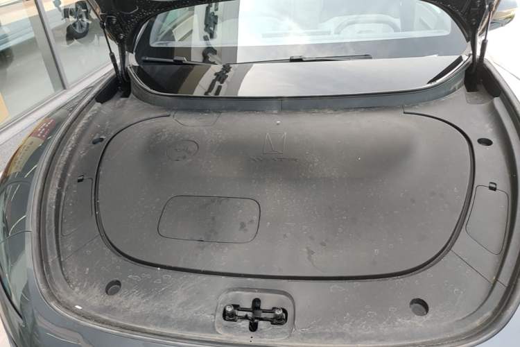 Used Avatr 06 2025 Pro Range-Extended Edition Engine Bay