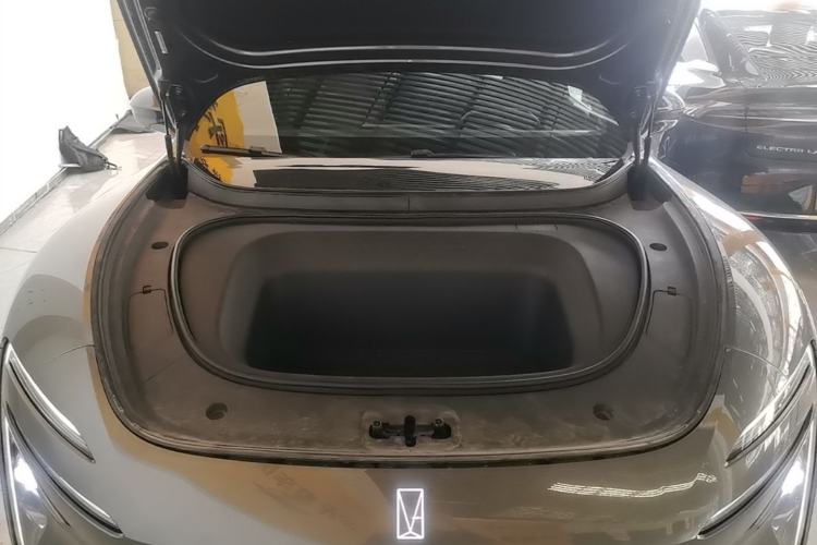 Used Avatr 06 2025 Ultra Pure Electric Edition Engine Bay