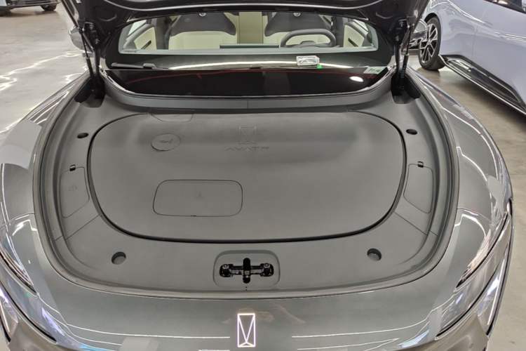 Used Avatr 06 2025 Pro Range-Extended Edition Engine Bay