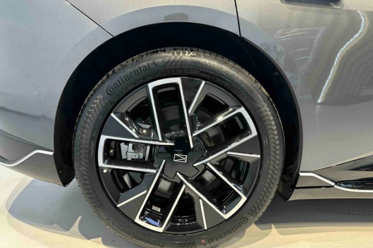 Used Avatr 06 2025 Max Extended-Range Edition Exterior 1