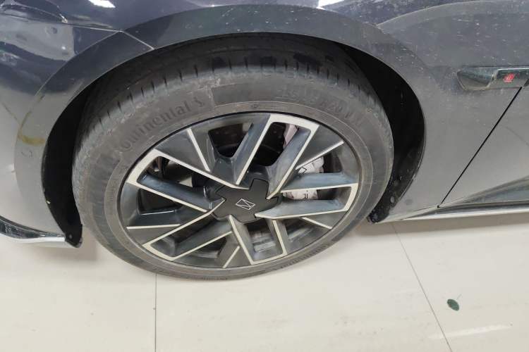 Used Avatr 06 2025 Ultra Pure Electric Edition Exterior 4