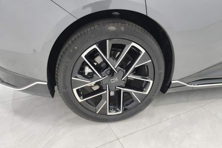 Used Avatr 06 2025 Ultra Pure Electric Edition Exterior 5