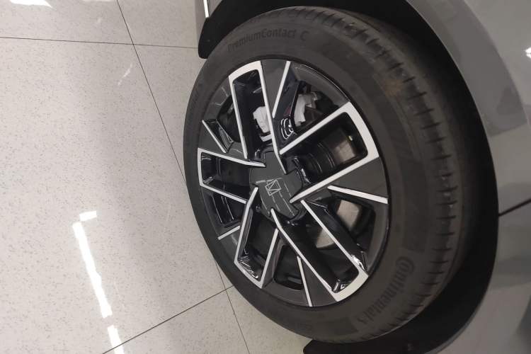 Used Avatr 06 2025 Ultra Pure Electric Edition Exterior 5