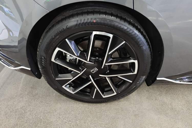 Used Avatr 06 2025 Pro Range-Extended Edition Exterior 5