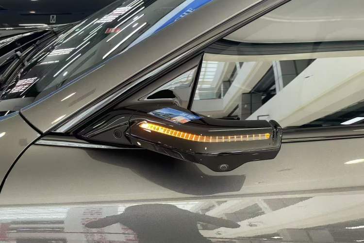 Used Avatr 06 2025 Ultra Pure Electric Edition Exterior 8