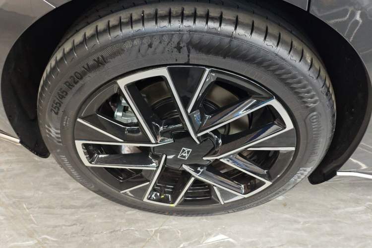 Used Avatr 06 2025 Max All-Electric Version Exterior 8