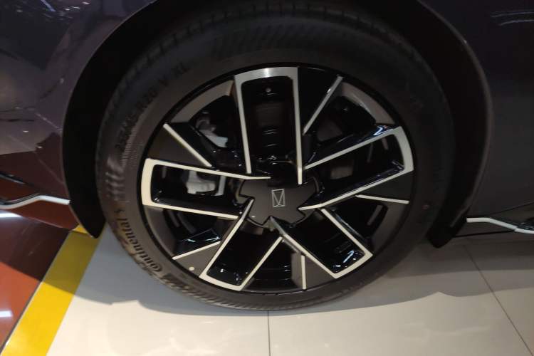 Used Avatr 06 2025 Ultra Pure Electric Edition Exterior 8