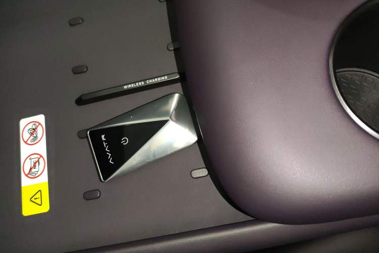 Used Avatr 06 2025 Ultra Pure Electric Edition Interior 1