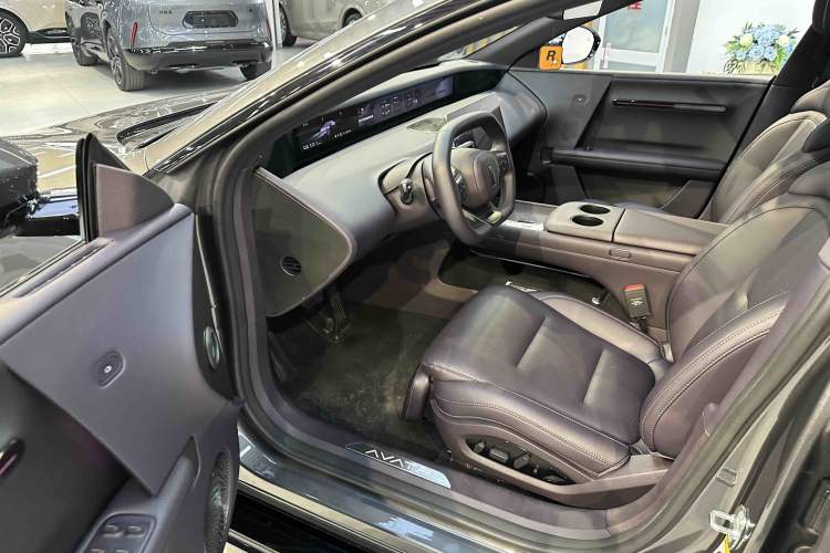 Used Avatr 06 2025 Max Extended-Range Edition Interior 4