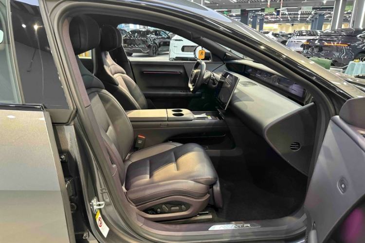 Used Avatr 06 2025 Max Extended-Range Edition Interior 4