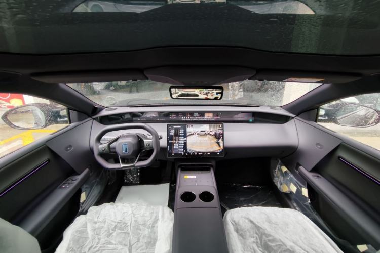 Used Avatr 06 2025 Ultra Pure Electric Edition Interior 4