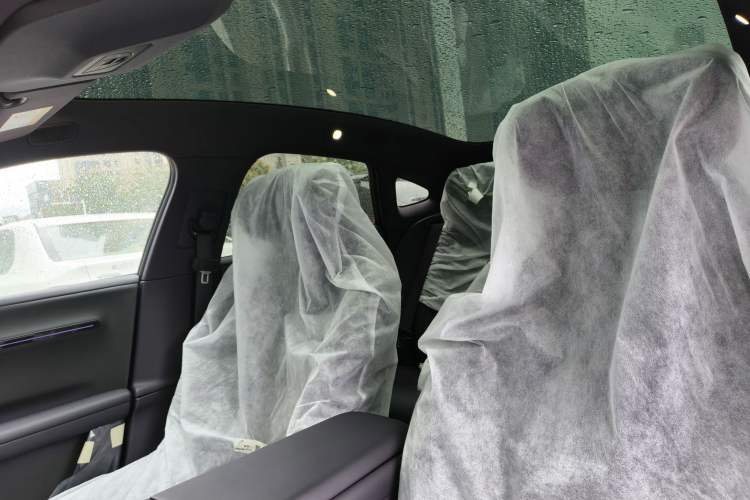 Used Avatr 06 2025 Ultra Pure Electric Edition Interior 7