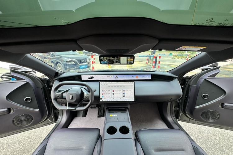 Used Avatr 06 2025 Ultra Pure Electric Edition Interior 9