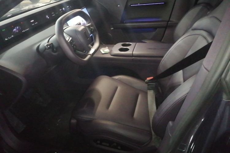 Used Avatr 06 2025 Ultra Pure Electric Edition Left Front Seat