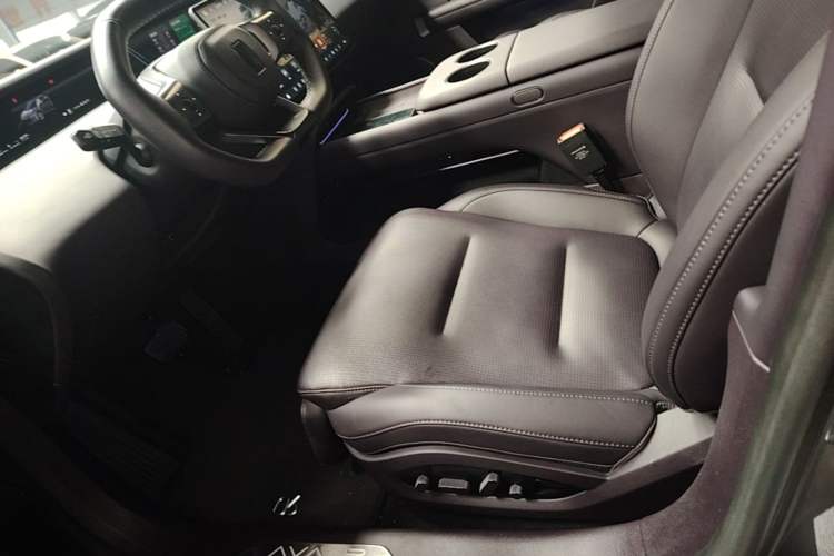 Used Avatr 06 2025 Ultra Pure Electric Edition Left Front Seat