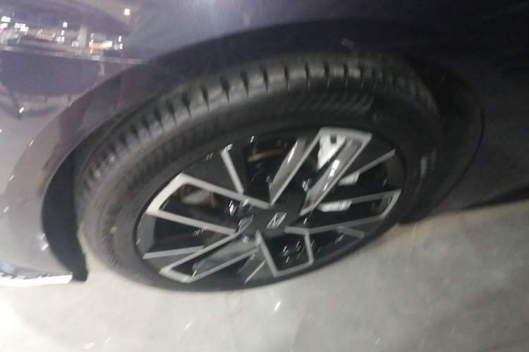 Used Avatr 06 2025 Ultra Pure Electric Edition Left Front Wheel Hub