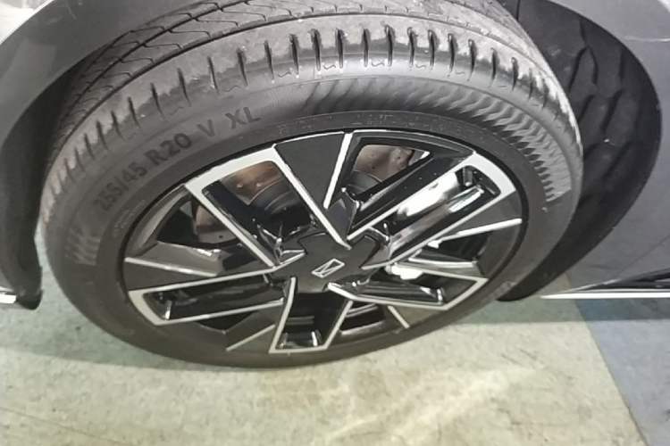 Used Avatr 06 2025 Ultra Pure Electric Edition Left Front Wheel Hub