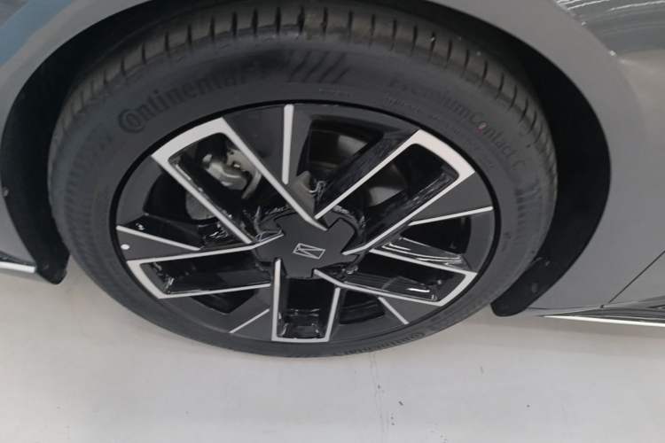 Used Avatr 06 2025 Max Extended-Range Edition Left Front Wheel Hub