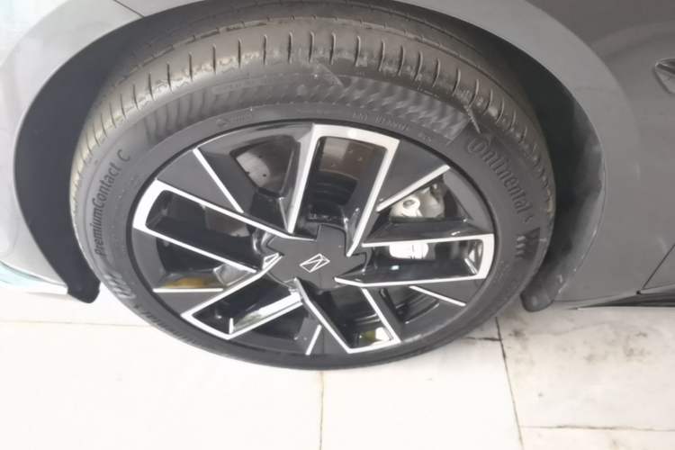 Used Avatr 06 2025 Ultra Pure Electric Edition Left Front Wheel Hub