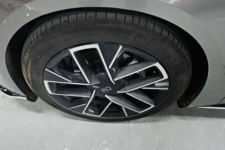 Used Avatr 06 2025 Max All-Electric Version Left Front Wheel Hub
