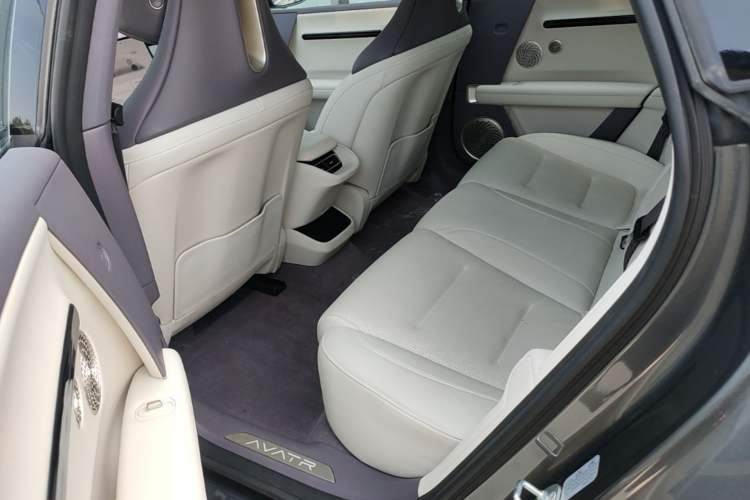 Used Avatr 06 2025 Pro Range-Extended Edition Left Rear Seat