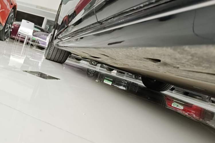 Used Avatr 06 2025 Ultra Pure Electric Edition Left Side Sill