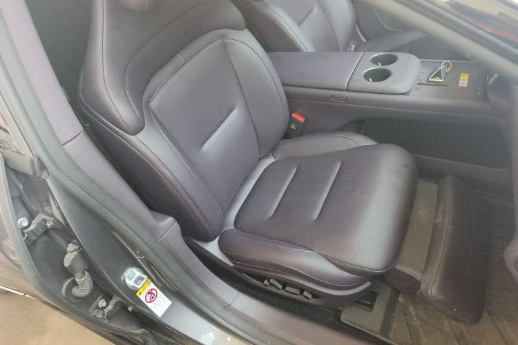 Used Avatr 06 2025 Ultra Pure Electric Edition Right Front Seat