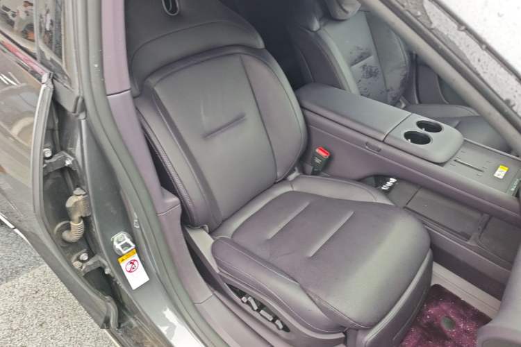 Used Avatr 06 2025 Ultra Pure Electric Edition Right Front Seat