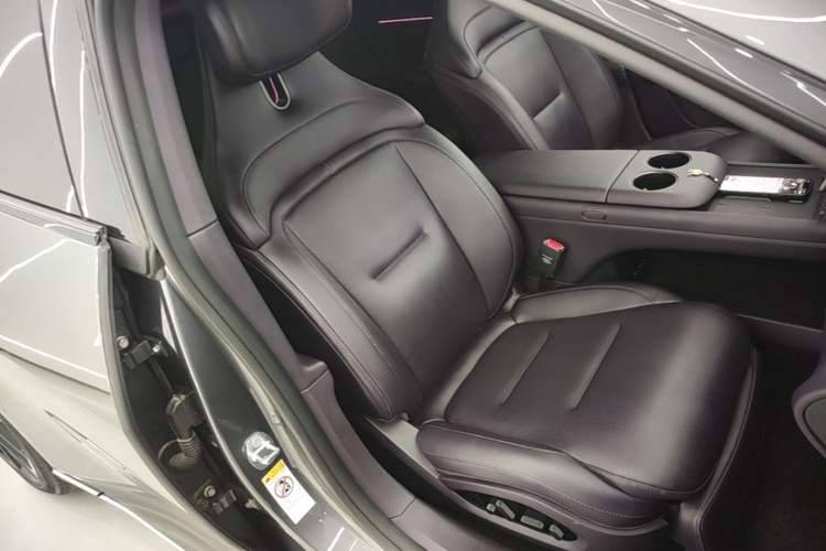 Used Avatr 06 2025 Ultra Pure Electric Edition Right Front Seat
