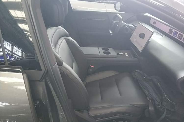 Used Avatr 06 2025 Ultra Pure Electric Edition Right Front Seat