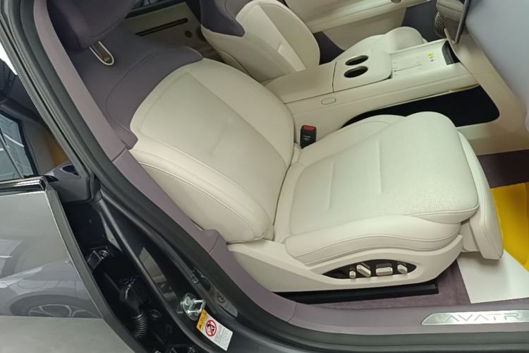 Used Avatr 06 2025 Ultra Pure Electric Edition Right Front Seat