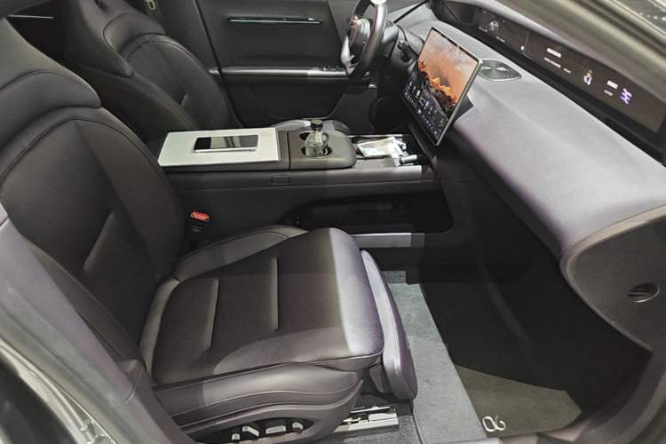 Used Avatr 06 2025 Ultra Pure Electric Edition Right Front Seat