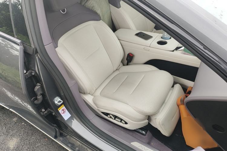 Used Avatr 06 2025 Ultra Pure Electric Edition Right Front Seat