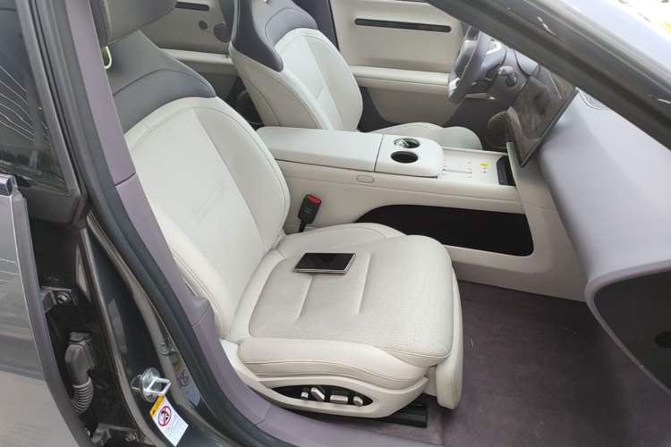 Used Avatr 06 2025 Pro Range-Extended Edition Right Front Seat