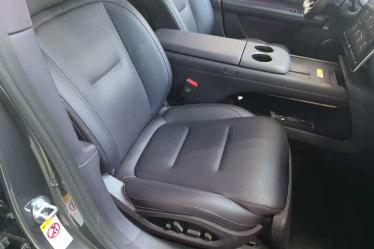 Used Avatr 06 2025 Max Extended-Range Edition Right Front Seat