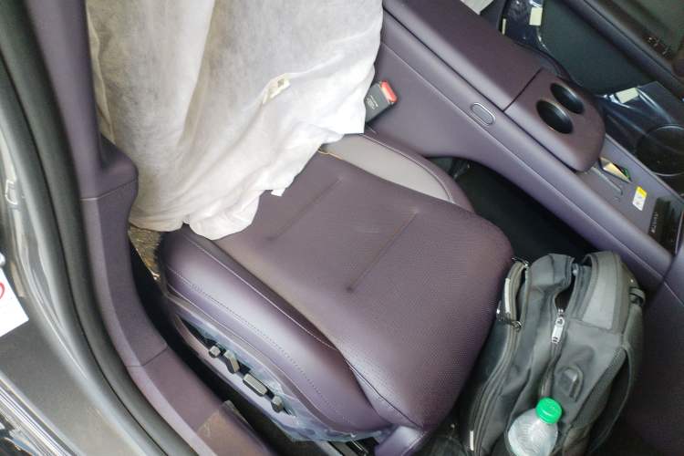 Used Avatr 06 2025 Ultra Pure Electric Edition Right Front Seat