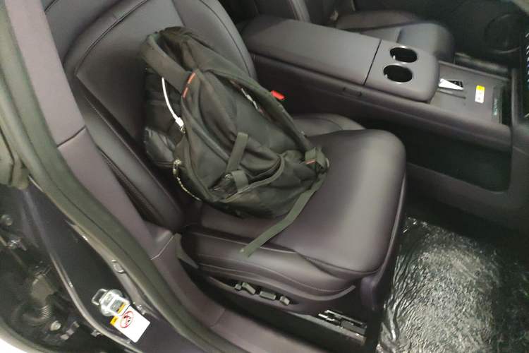 Used Avatr 06 2025 Ultra Pure Electric Edition Right Front Seat