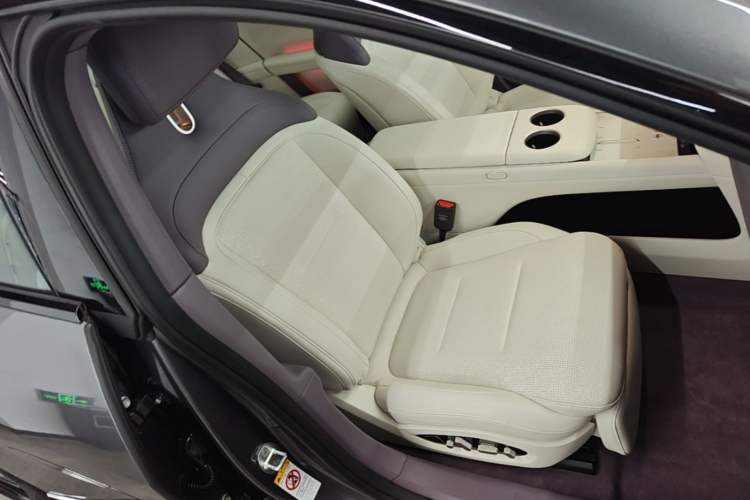 Used Avatr 06 2025 Pro Range-Extended Edition Right Front Seat