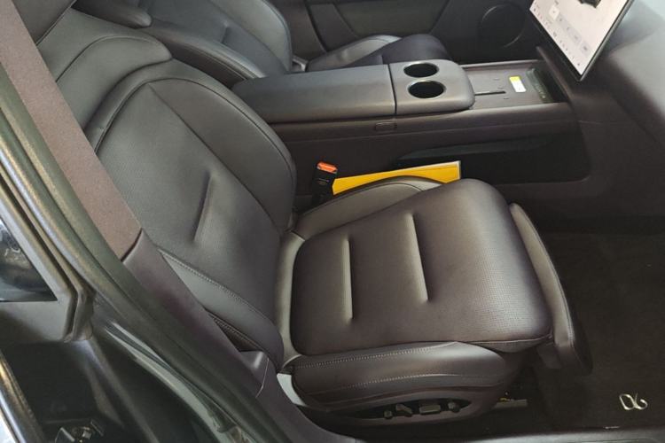 Used Avatr 06 2025 Ultra Pure Electric Edition Right Front Seat