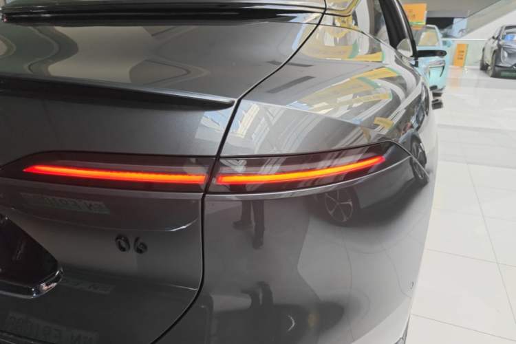 Used Avatr 06 2025 Ultra Pure Electric Edition Right Rear Taillight