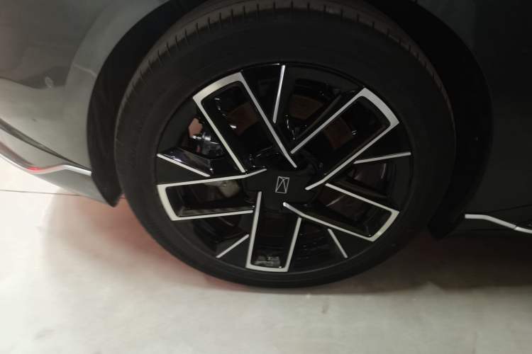 Used Avatr 06 2025 Max All-Electric Version Right Rear Wheel Hub