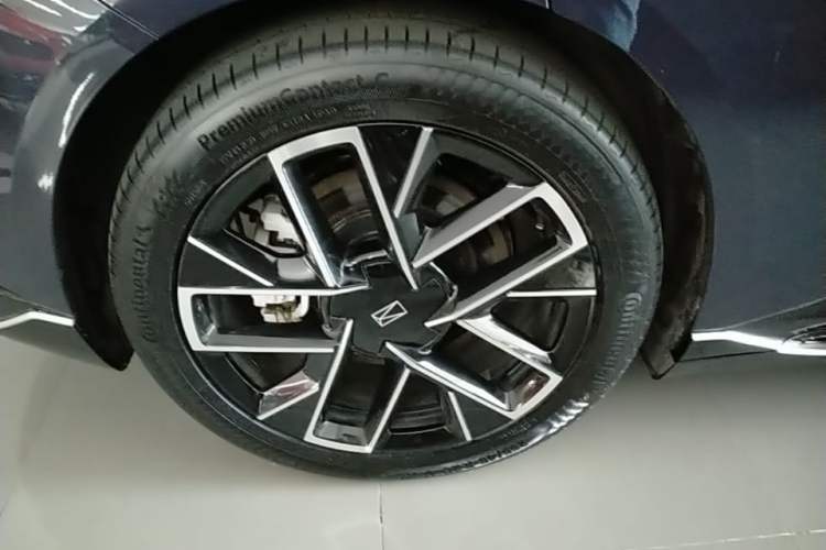 Used Avatr 06 2025 Ultra Pure Electric Edition Right Rear Wheel Hub