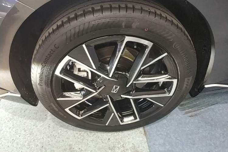 Used Avatr 06 2025 Ultra Pure Electric Edition Right Rear Wheel Hub