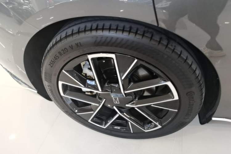 Used Avatr 06 2025 Ultra Pure Electric Edition Right Rear Wheel Hub