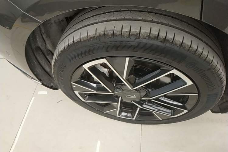 Used Avatr 06 2025 Ultra Pure Electric Edition Right Rear Wheel Hub