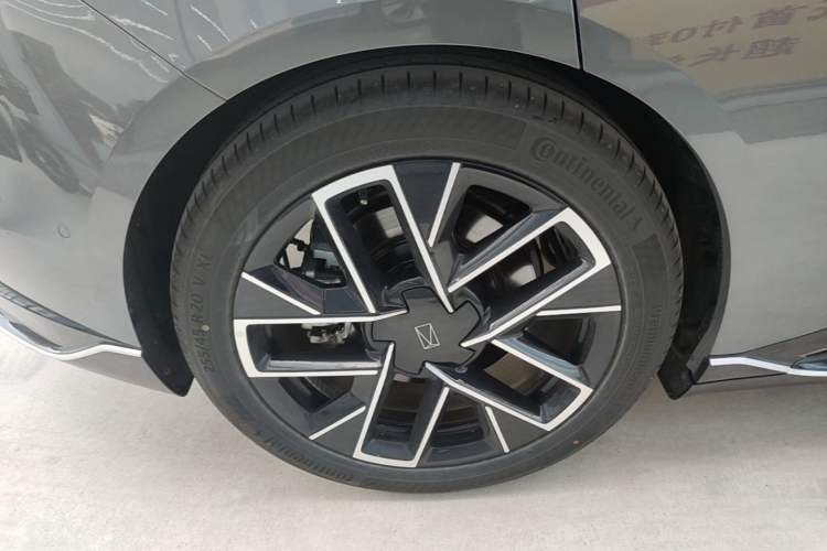 Used Avatr 06 2025 Pro Range-Extended Edition Right Rear Wheel Hub