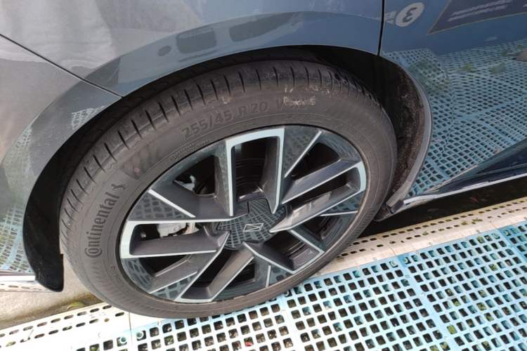 Used Avatr 06 2025 Ultra Pure Electric Edition Right Rear Wheel Hub