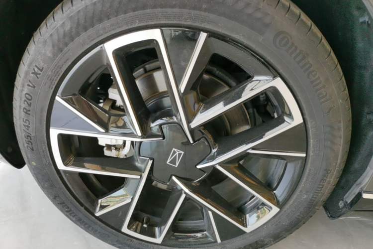 Used Avatr 06 2025 Ultra Pure Electric Edition Right Rear Wheel Hub