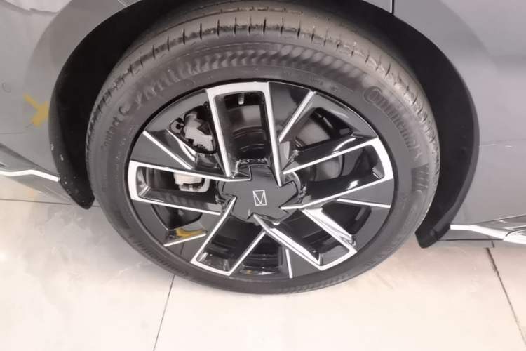 Used Avatr 06 2025 Ultra Pure Electric Edition Right Rear Wheel Hub